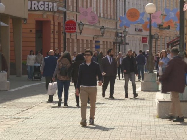 Штедња за многе немогућа мисија - има ли простора за одвајање новца "са стране"? (ВИДЕО)