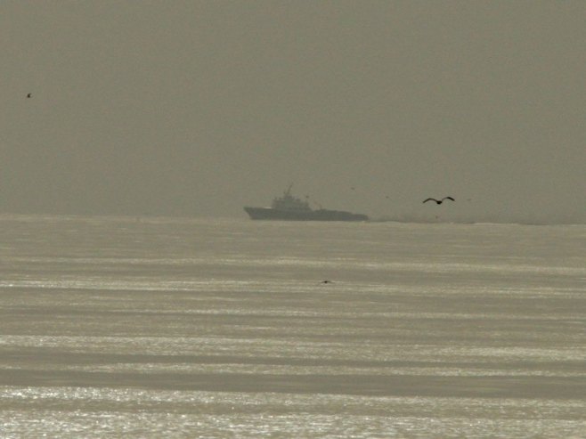 Више од 20 бродова прошло кроз мореуз упркос блокади