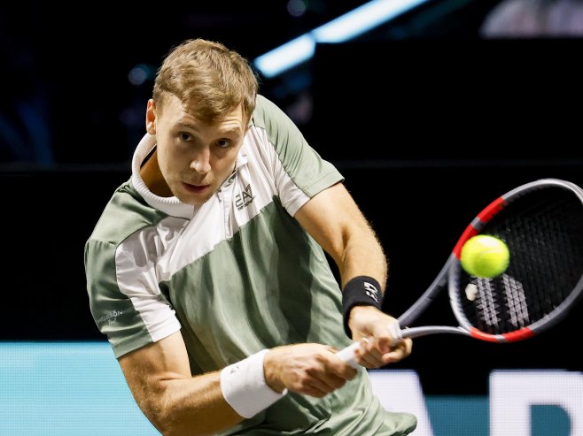 Међедовић у четвртфиналу АТП турнира у Барселони