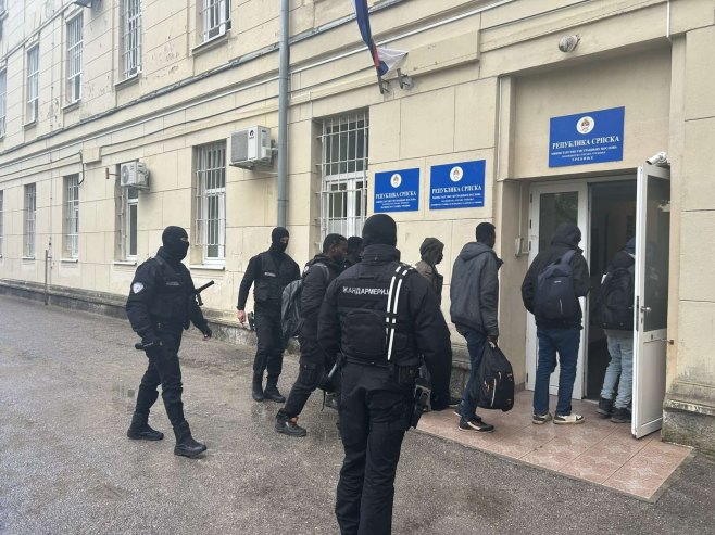 ПУ Требиње: Слободе лишено 12 миграната због илегалног уласка у земљу (ВИДЕО)