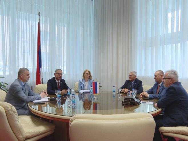 Остојић са делегацијом Организације старјешина ВРС