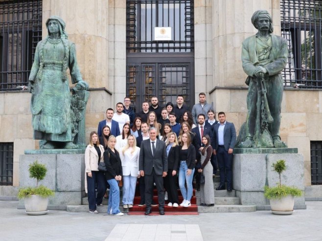 Каран са студентима Правног факултета: Будућност друштва и највећи потенцијал Српске (ФОТО)