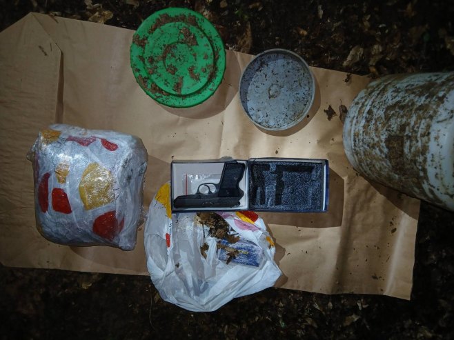 Два лица лишена слободе у акцији "Инсајдер 2": Одузета дрога, новац и пиштољ (ФОТО)