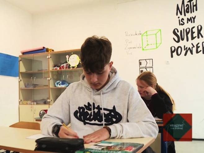 Млади математичар, Ђорђе Костадиновић из Костајнице, свој таленат потврдио на бројним такмичењима (ВИДЕО)