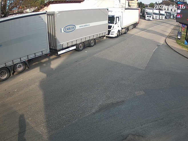 Дужа чекања на прелазима Градишка, Доња Градина и Велика Кладуша