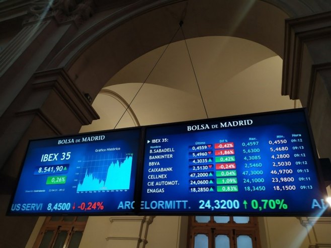 Азијске берзе расту, нафта испод 100 долара