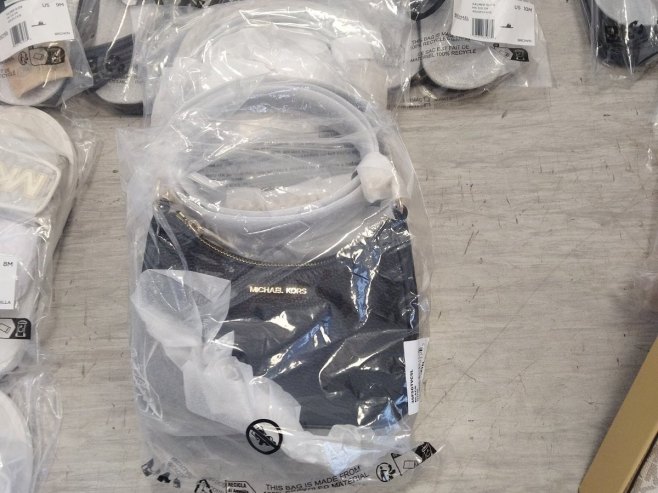 Одузете папуче, патике, торбе... (ФОТО)