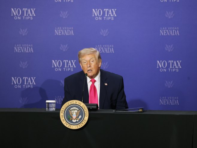 Иран: Ормуски мореуз је отворен; Трамп захвалио, цијена нафте пада