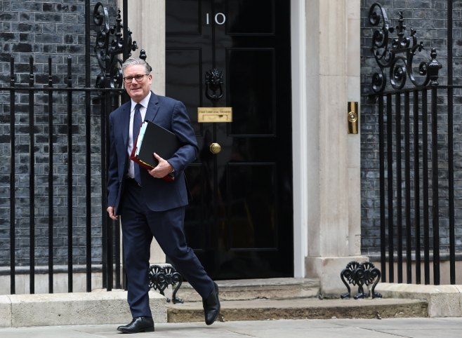 Стармер: Више од 10 земаља спремно за мисију у Ормуском мореузу