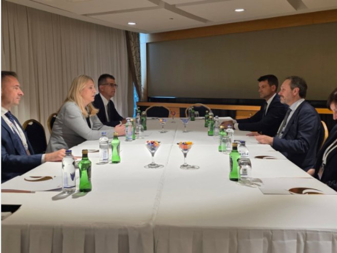 Цвијановић: Садржајан и конструктиван разговор са Жофреом (ФОТО)