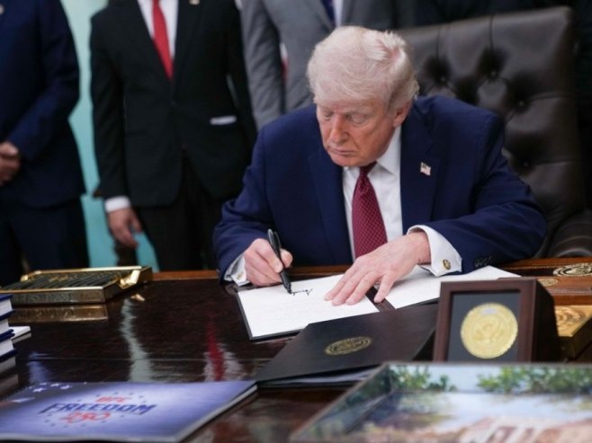 Трамп: Иран се мало прави паметан, али се воде веома добри разговори; Техеран: Разматрамо нове приједлоге