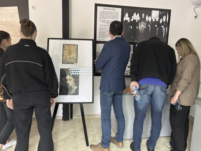 Отворена изложба награђених ученичких радова о страдању у Јасеновцу