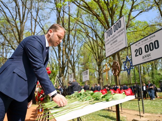 Станивуковић одаје помен страдалима усташког терора (фото: facebook.com/draskostanivukovicbl) - 