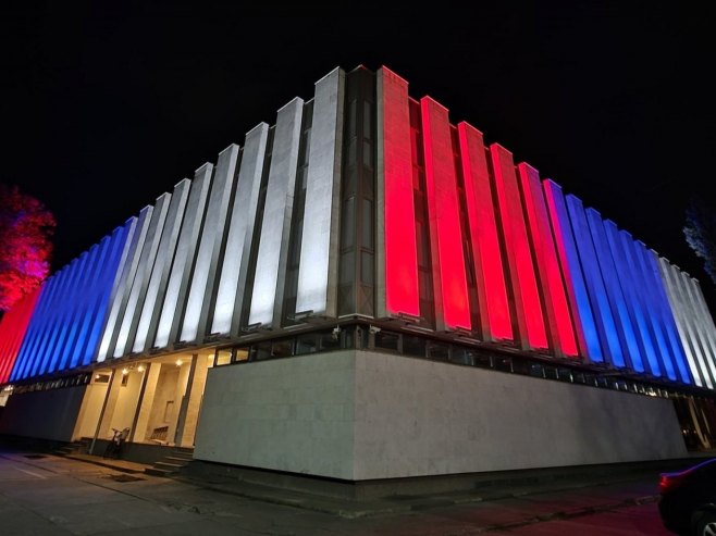 НСРС синоћ у бојама тробојке (ФОТО)