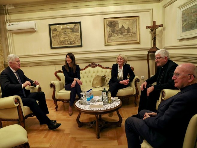 Човић са бискупом Мајићем, важно наставити сарадњу са представницима власти у Српској