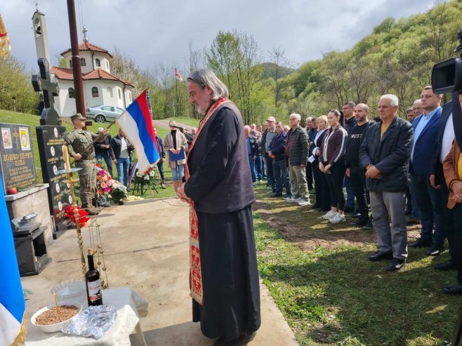 Откривање и освећење спомен плоче - Мајевичка бригада - Фото: РТРС