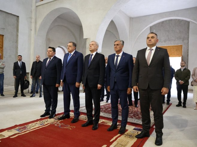 Делегације Српске и Русије у посјети Храму Преображења Господњег (ФОТО)