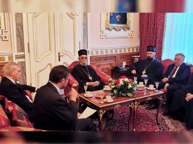 Руска делегација са митрополитом Јефремом