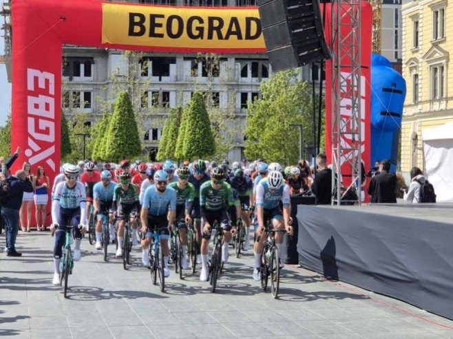 Стартовала бициклистичка трка "Београд - Бањалука"; Прва етапа до Пожаревца (ФОТО)