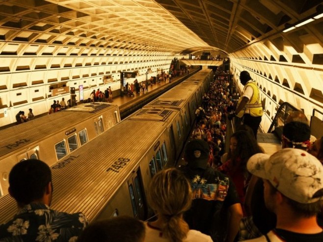 Најмање 11 људи повријеђено у незгоди у метроу у Вашингтону