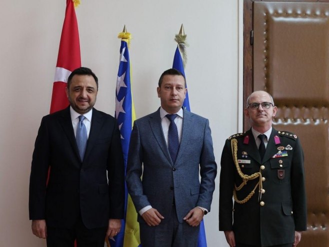 Гогановић са Аксекијем и Кулом - Фото: СРНА