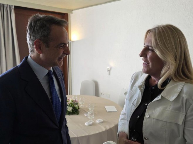 Цвијановић на маргинама форума у Делфима са предсједником Владе Грчке