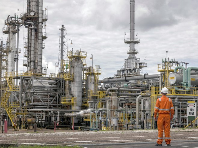 Цијене нафте порасле за скоро четири одсто