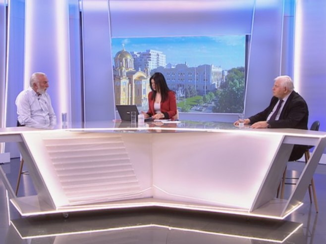 Увођење униформи у школе - рјешење за ред и једнакост или  застарјели концепт? (ВИДЕО)