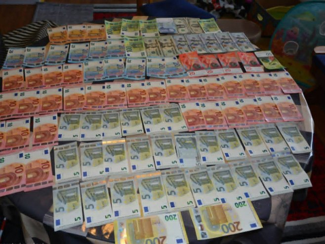 У оперативној акцији "Hidden" пронађена опојна дрога и новац (ФОТО)