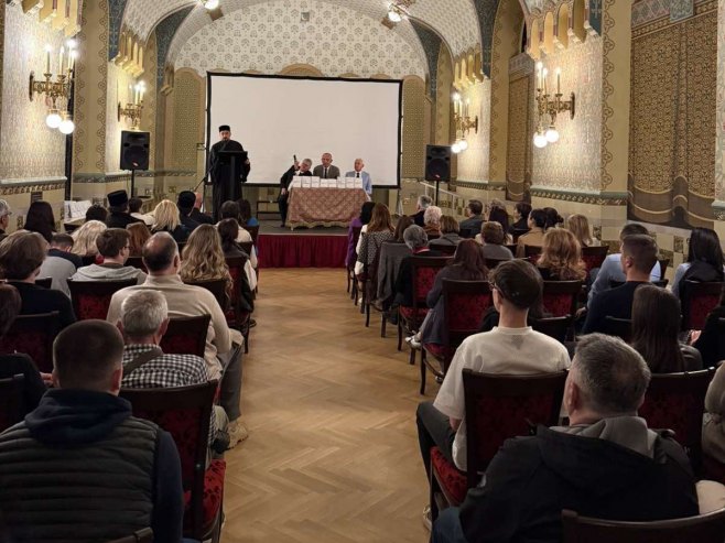 У Будимпешти одржана промоција књиге "Крај бала вампира" Милана Љепојевића (ФОТО)