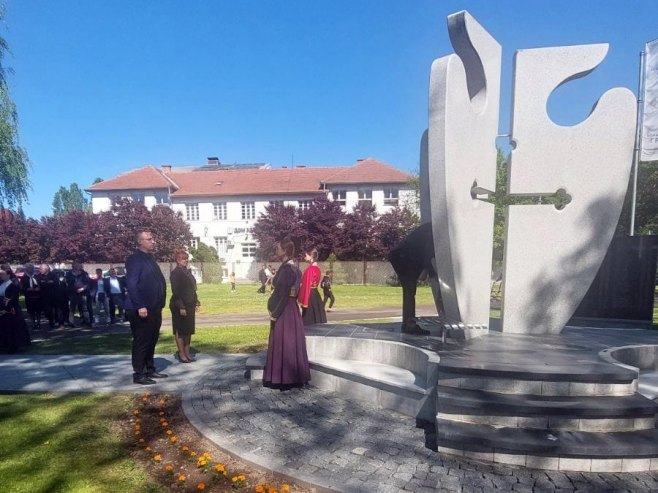 Градишка обиљежава Дан града; Положени вијенци у Спомен парку