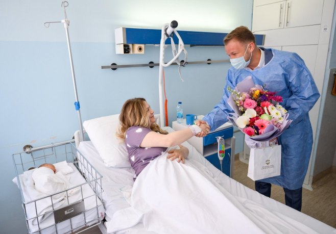 Градоначелник даровао прворођену бебу на Дан града (Фото: www.banjaluka.rs.ba/) - 