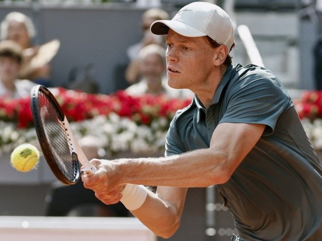 Синер наговијестио пораз, па преокренуо против Бонзија