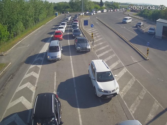 Гужве на прелазима Доња Градина и Велика Кладуша