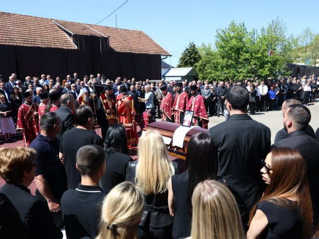 У Мрчевцима сахрањена мајка Милорада Додика