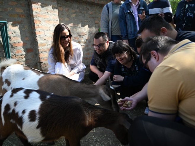 Млади из бањалучког Даун синдром центра на позив Тамаре Вучић посјетили Београд