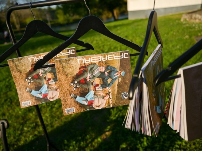 Други број часописа Јазавац: Лична карта позоришта и града који дише с њим