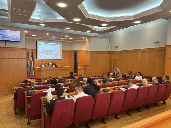 Требиње: Усвојена одлука о бесплатним парцелама за младе брачне парове, вишечлане породице и самохране родитеље