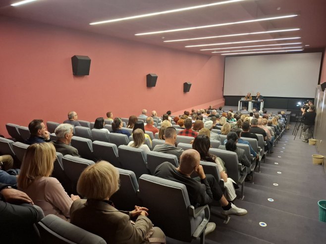 Јавна трибина "Анатомија зла" (Фото: Срна)