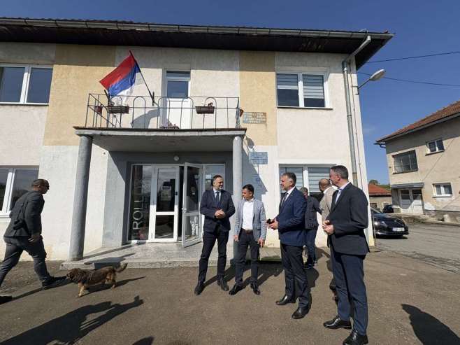 Голубовић у Дервенти, обишао ОШ "Ђорђо Панзаловић" у Осињи (ФОТО)