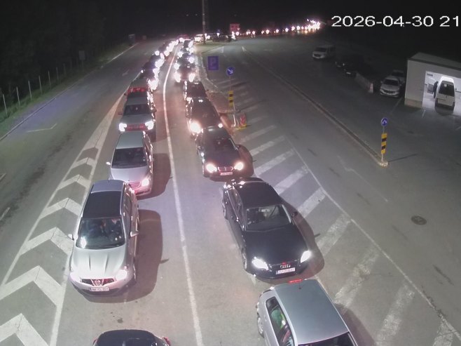 Гужве на прелазима пред првомајске празнике