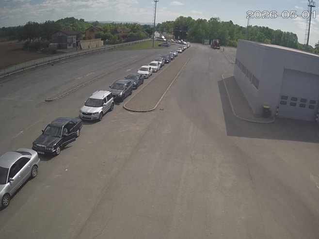 Дуге колоне возила на већини граничних прелаза