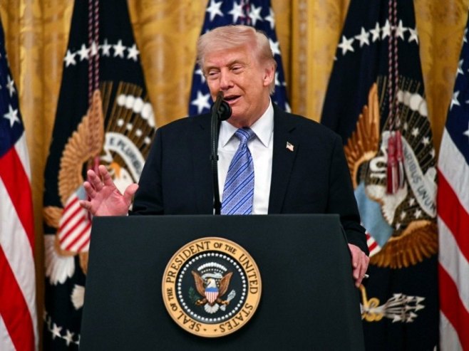 Трамп привремено обуставио операцију у Ормуском мореузу