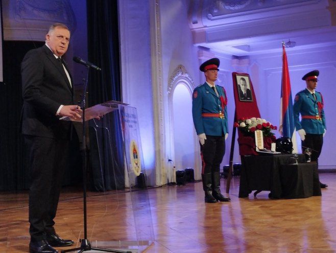 Додик се у сузама опростио од Кустурића: Био је најбољи пилот (ВИДЕО)