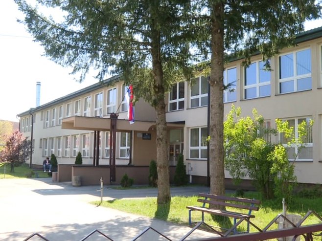 Ученици СШЦ "Никола Тесла" из Котор Вароша показују бројне таленте - сликају, глуме, свирају (ВИДЕО)
