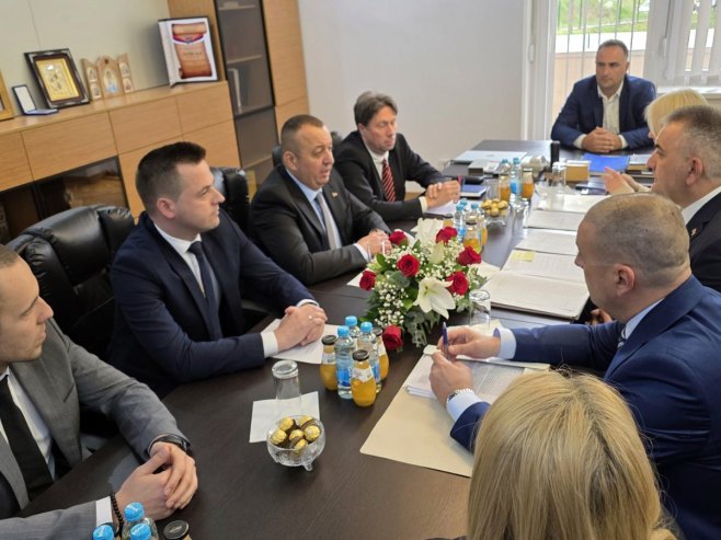 Минић у посјети општини Фоча: Разговарао са руководством болнице и посјетио Студентски дом