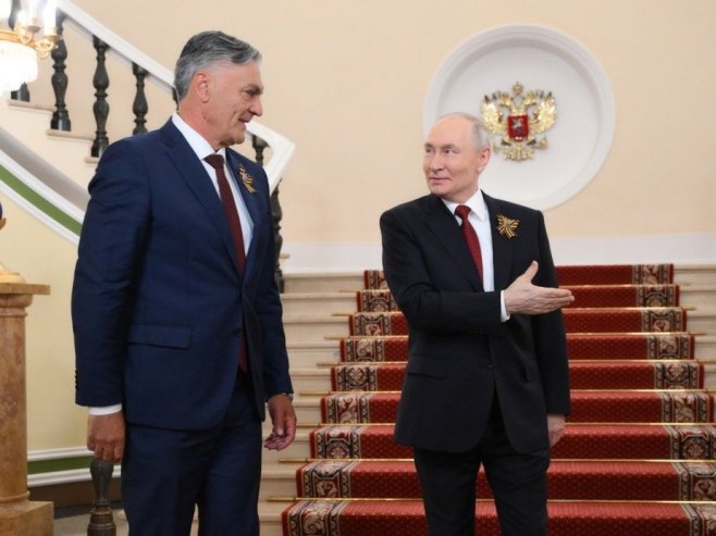 Синиша Каран и Владимир Путин (фото: EPA/GRIGORY SYSOEV/SPUTNIK/KREMLIN POOL) - 