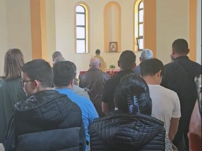 У Спомен-храму код Новог Града служена прва литургија