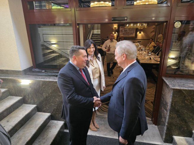 Делегација НСРС и делегација Санкт Петербурга (фото: x.com/ParlamentSrpska) - 