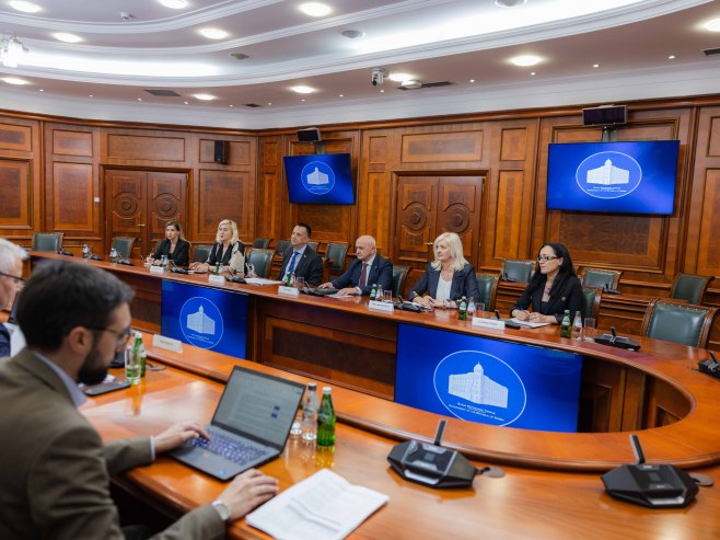 Ђокић, Лакић и Хандановић разговарали о реализацији заједничких пројеката